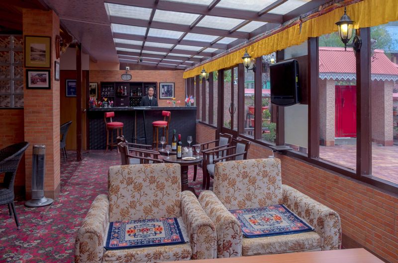 Yarlam Resort-The Bar