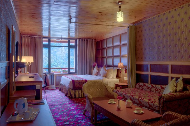 Yarlam Resort-Suite Room