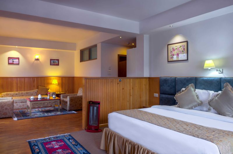 Yarlam Resort-Deluxe Room-1